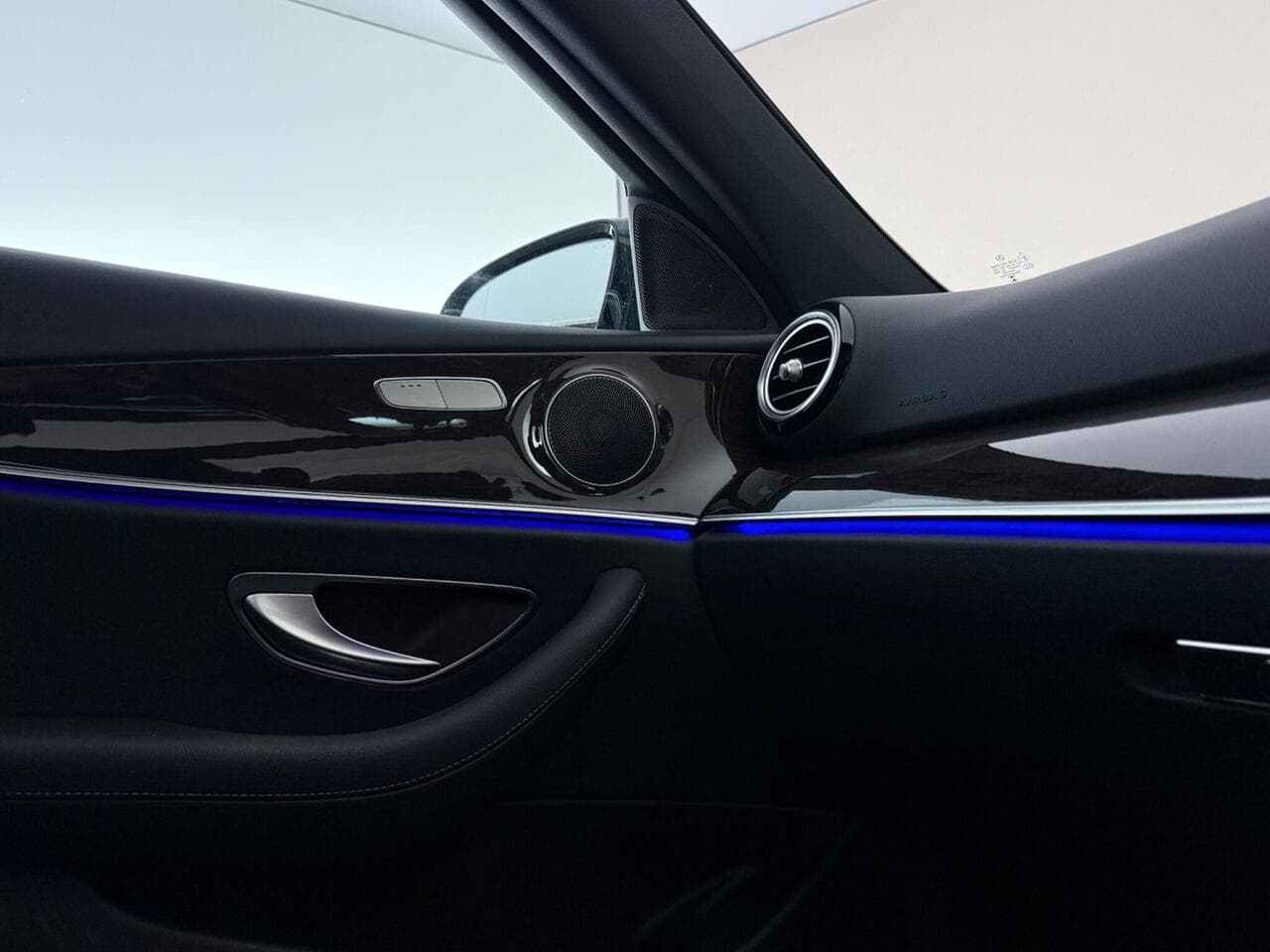 Mercedes-Benz E Class thumbnail Interior Front