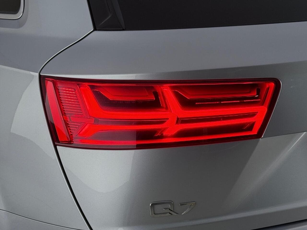 Audi Q7 thumbnail Lights Rear