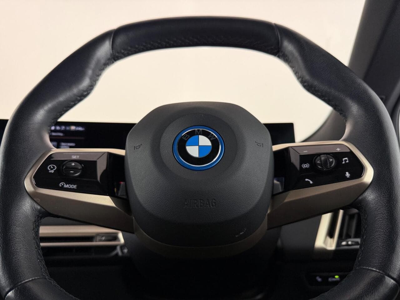 BMW iX thumbnail Steering Wheel