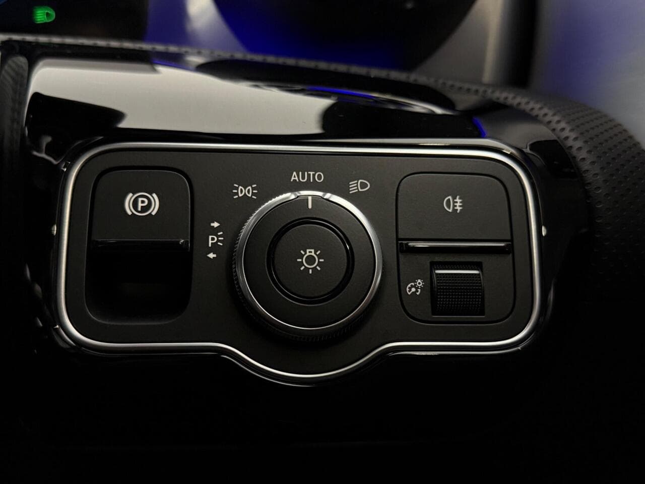 Mercedes-Benz CLA thumbnail Misc Controls