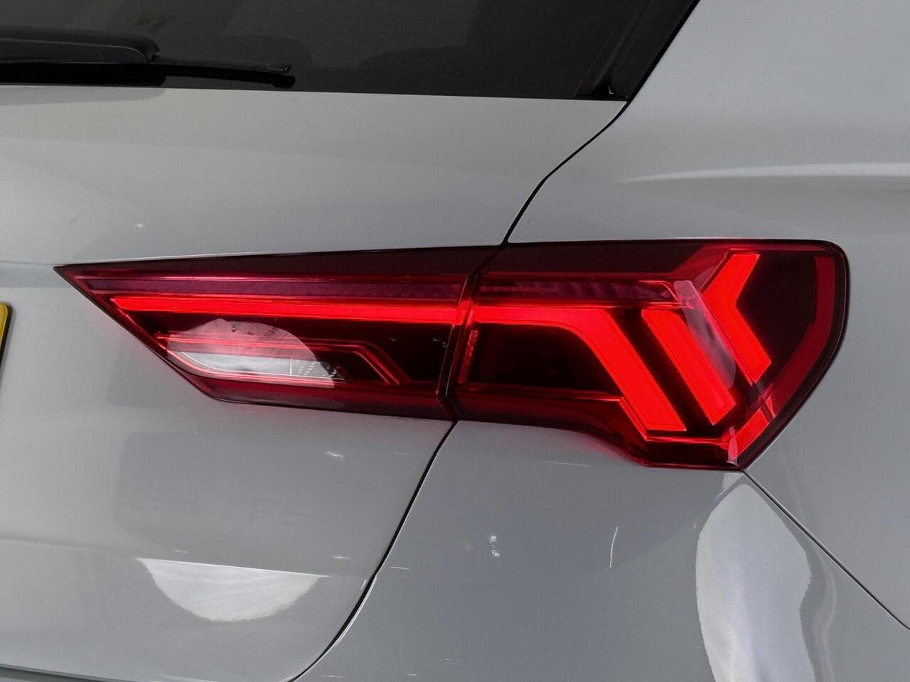 Audi Q3 thumbnail Lights Rear