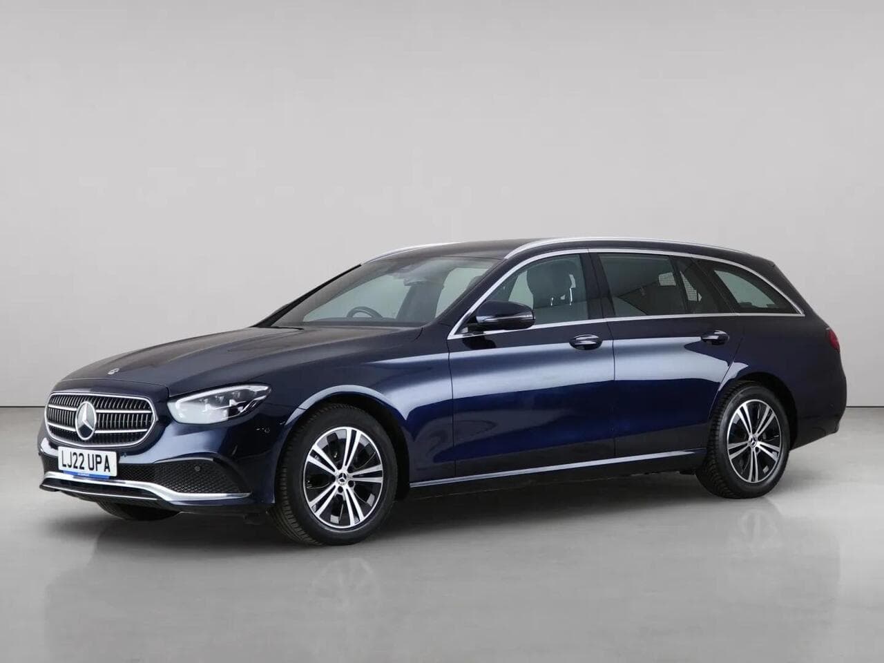 Mercedes-Benz E Class thumbnail Front Left