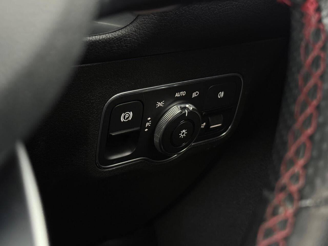 Mercedes-Benz GLB thumbnail Misc Controls