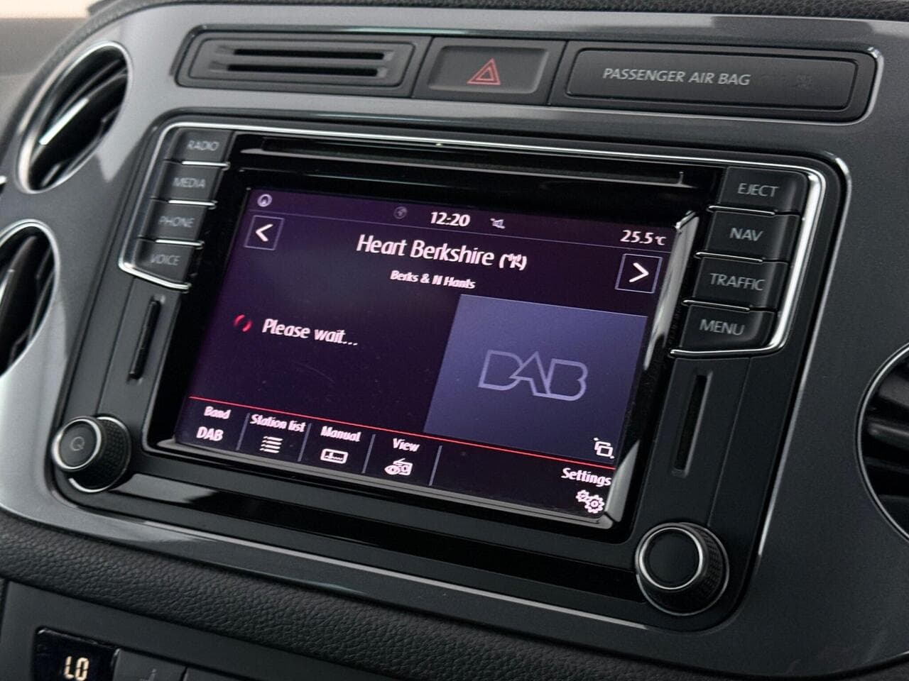 Volkswagen Tiguan thumbnail Infotainment System