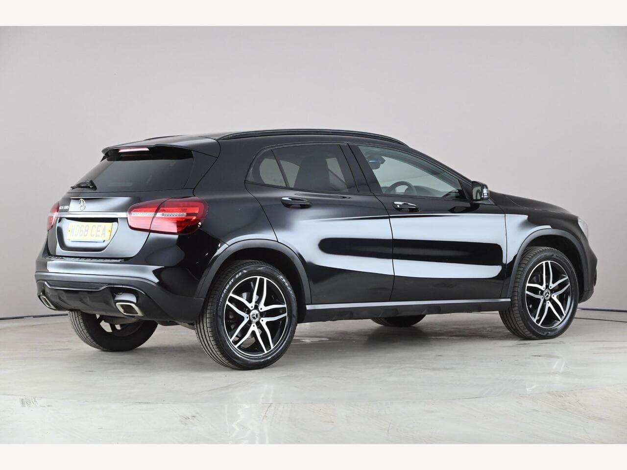 Mercedes-Benz GLA thumbnail Side Right