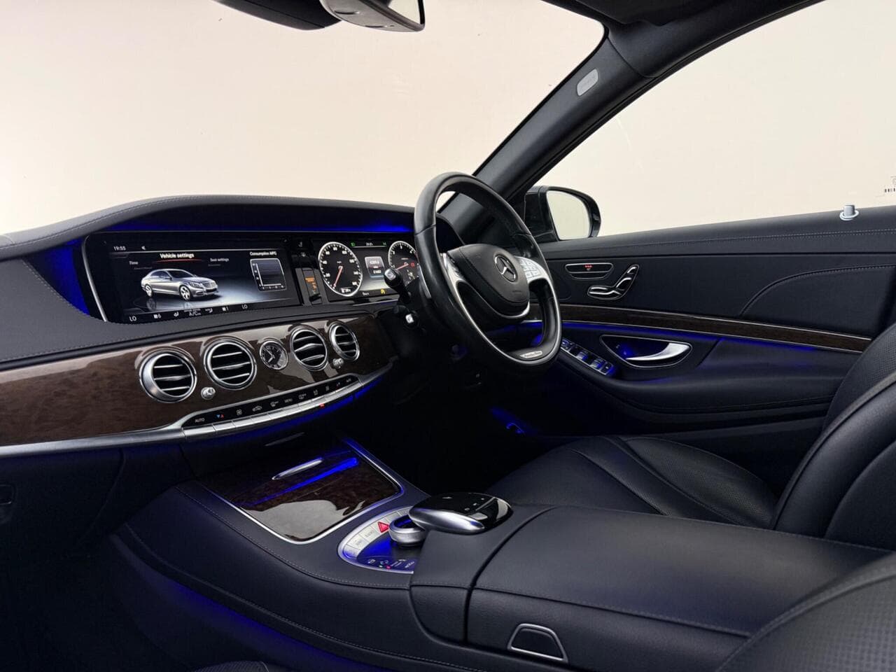 Mercedes-Benz S Class thumbnail Interior Front