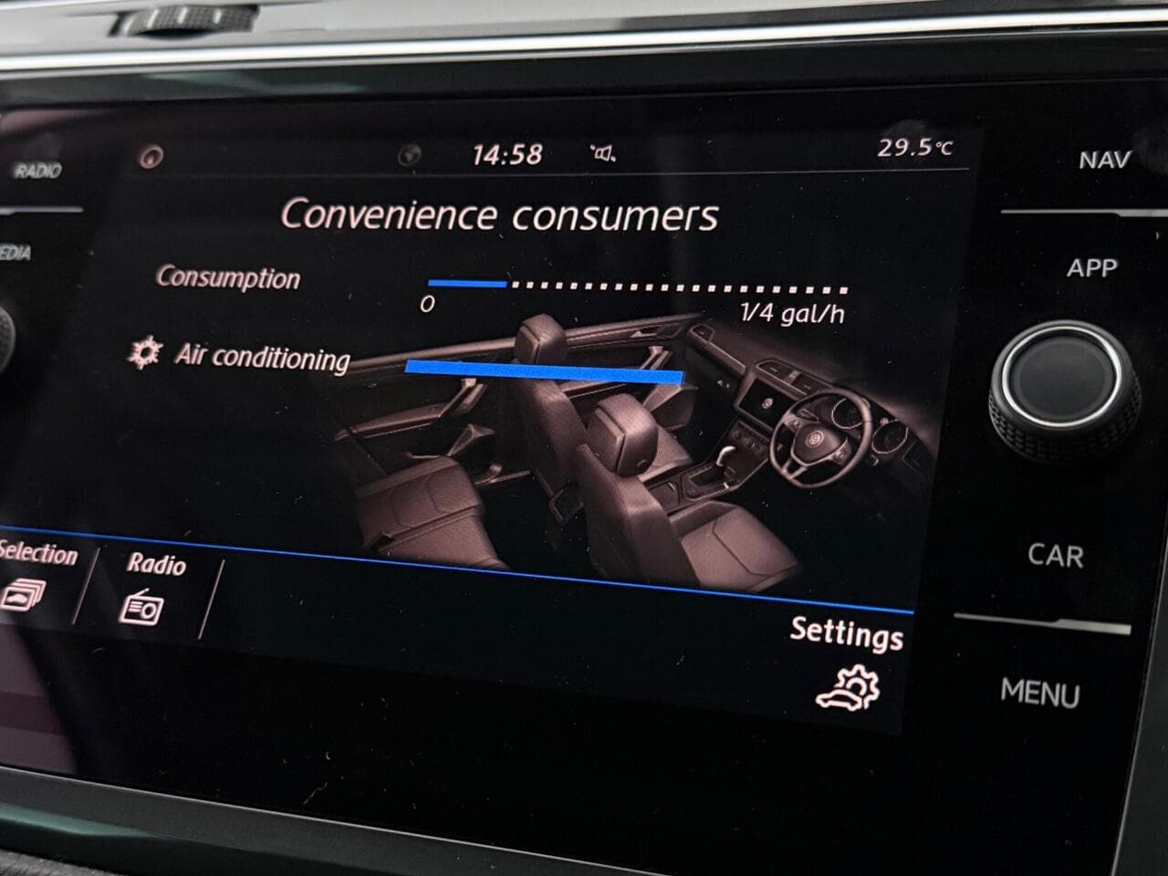 Volkswagen Tiguan thumbnail Infotainment System