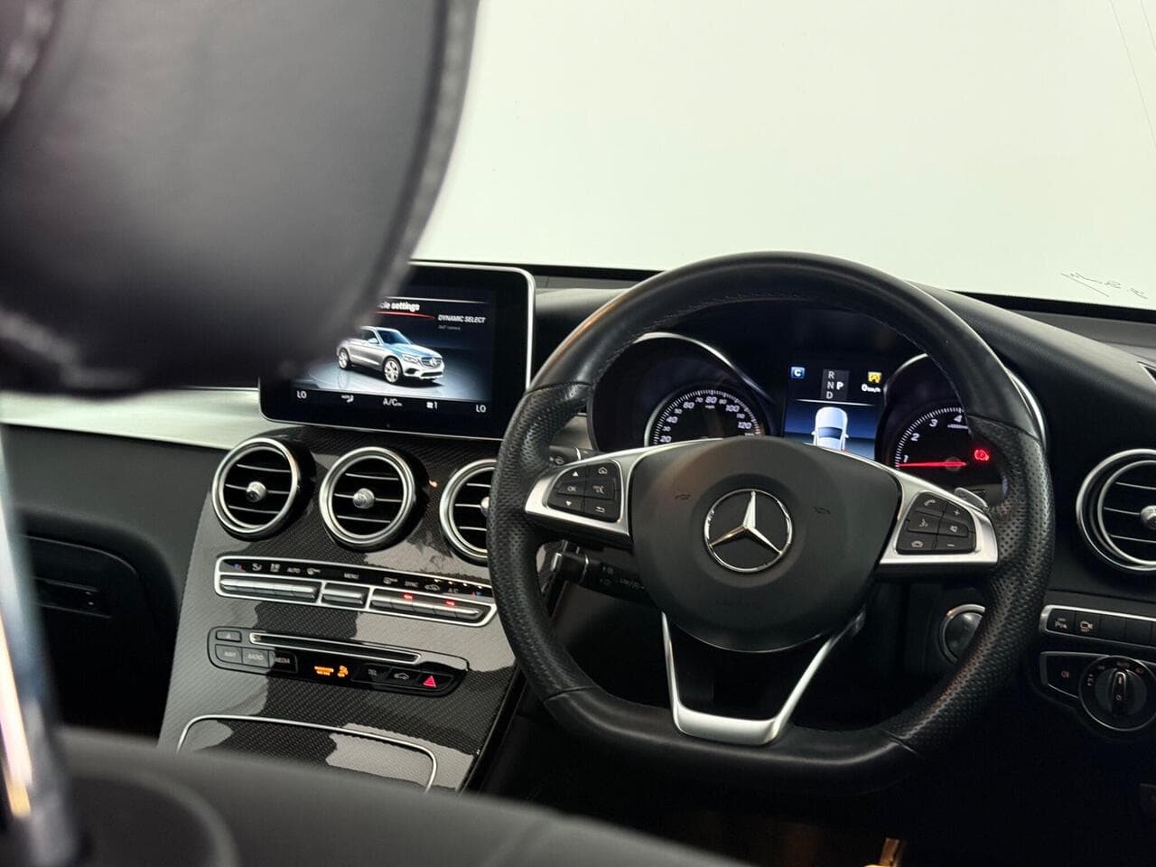 Mercedes-Benz GLC thumbnail Interior Front