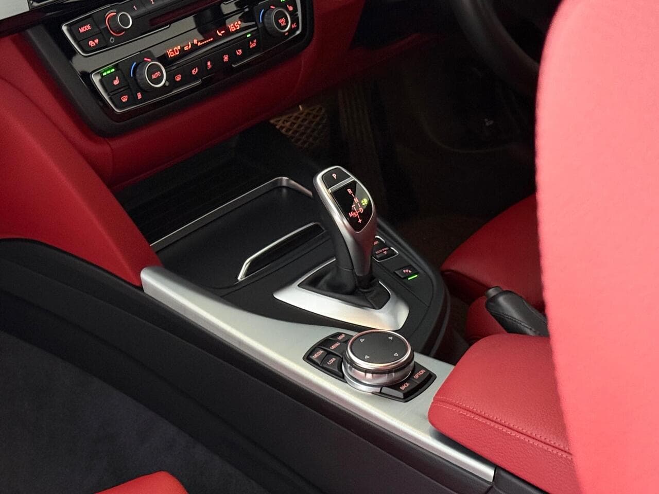 BMW 4 Series thumbnail Interior Front