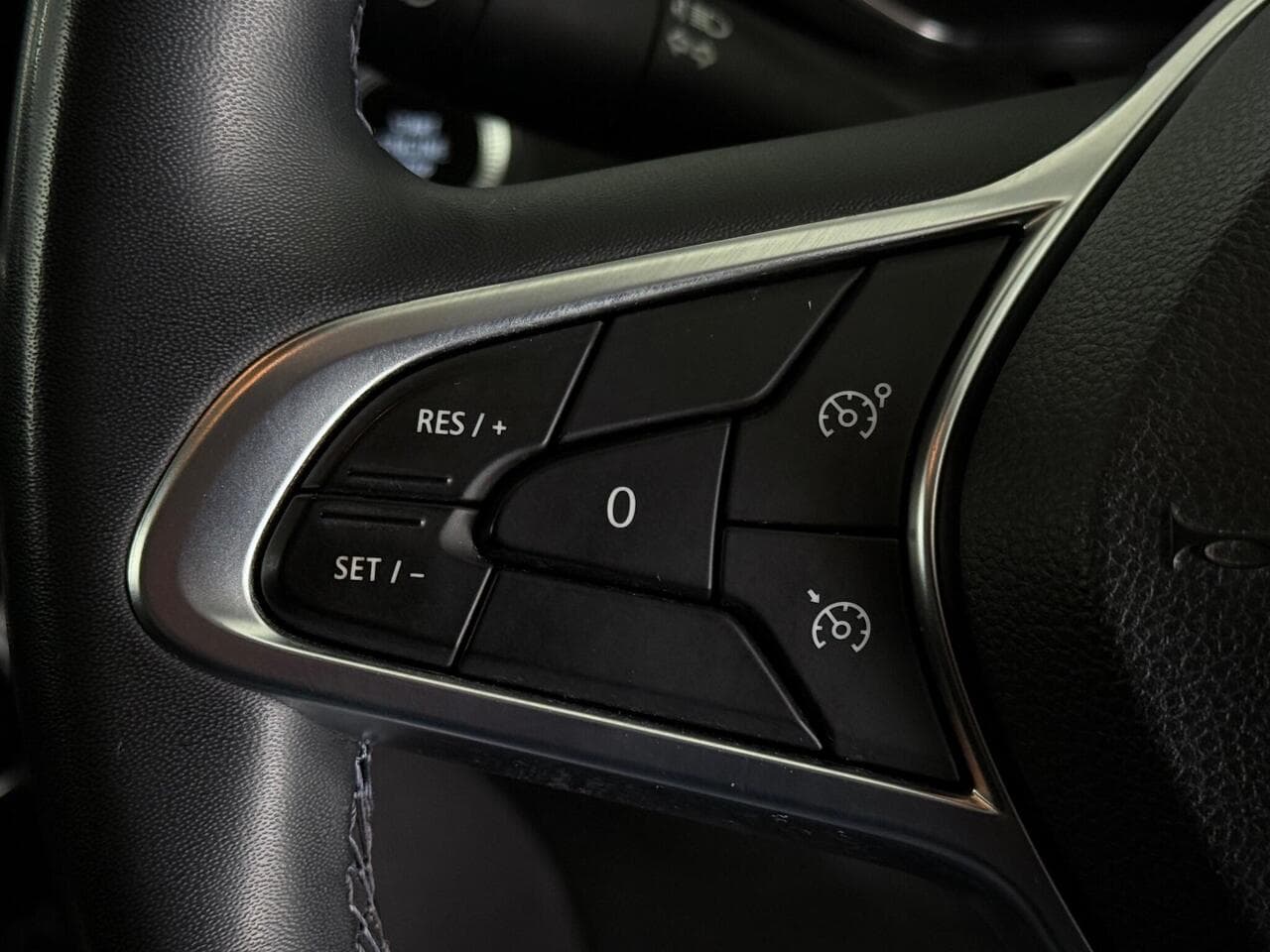 Renault Captur thumbnail Misc Controls