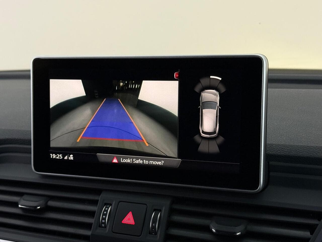 Audi Q5 thumbnail Infotainment System