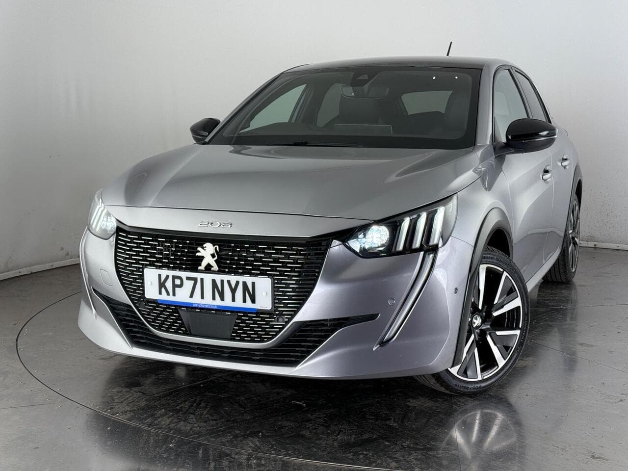 Peugeot 208 thumbnail Front Left