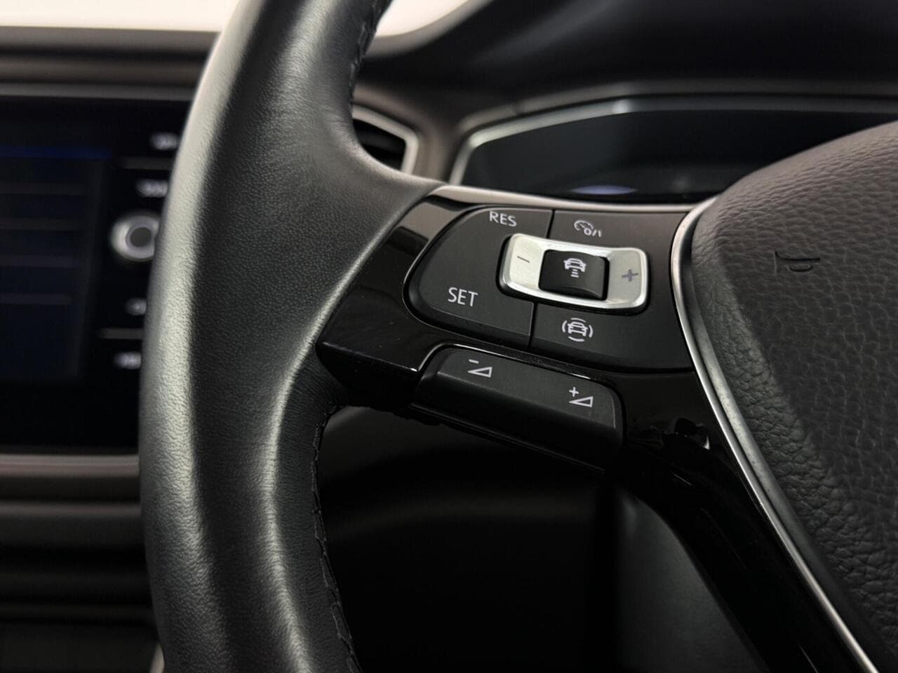 Volkswagen T-Roc thumbnail Misc Controls