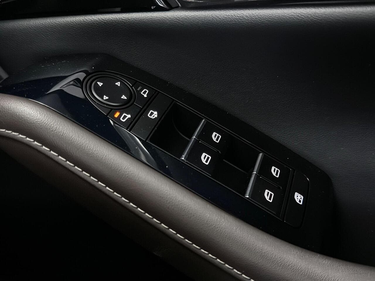 Mazda CX-30 thumbnail Misc Controls