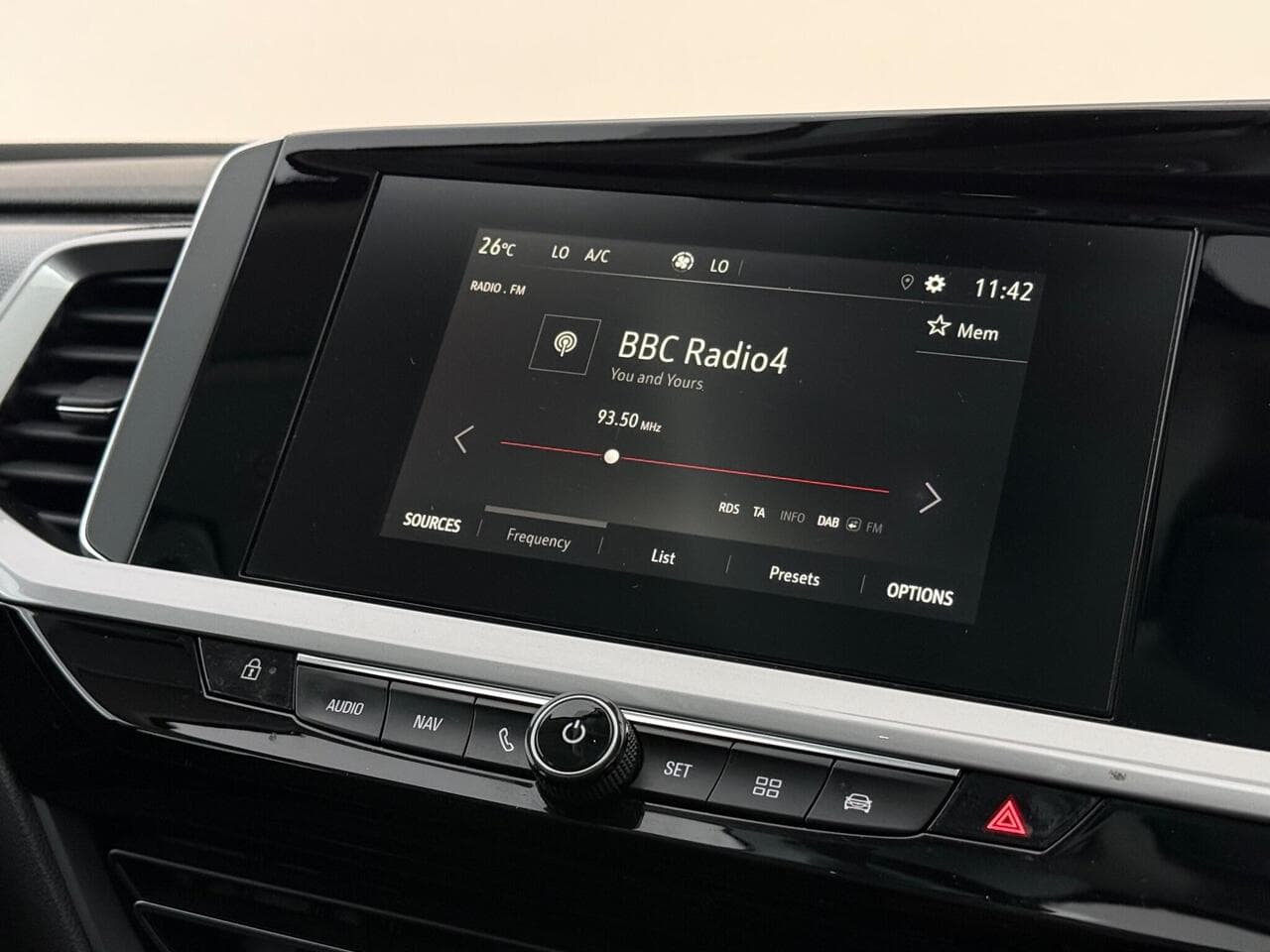 Vauxhall Grandland thumbnail Infotainment System