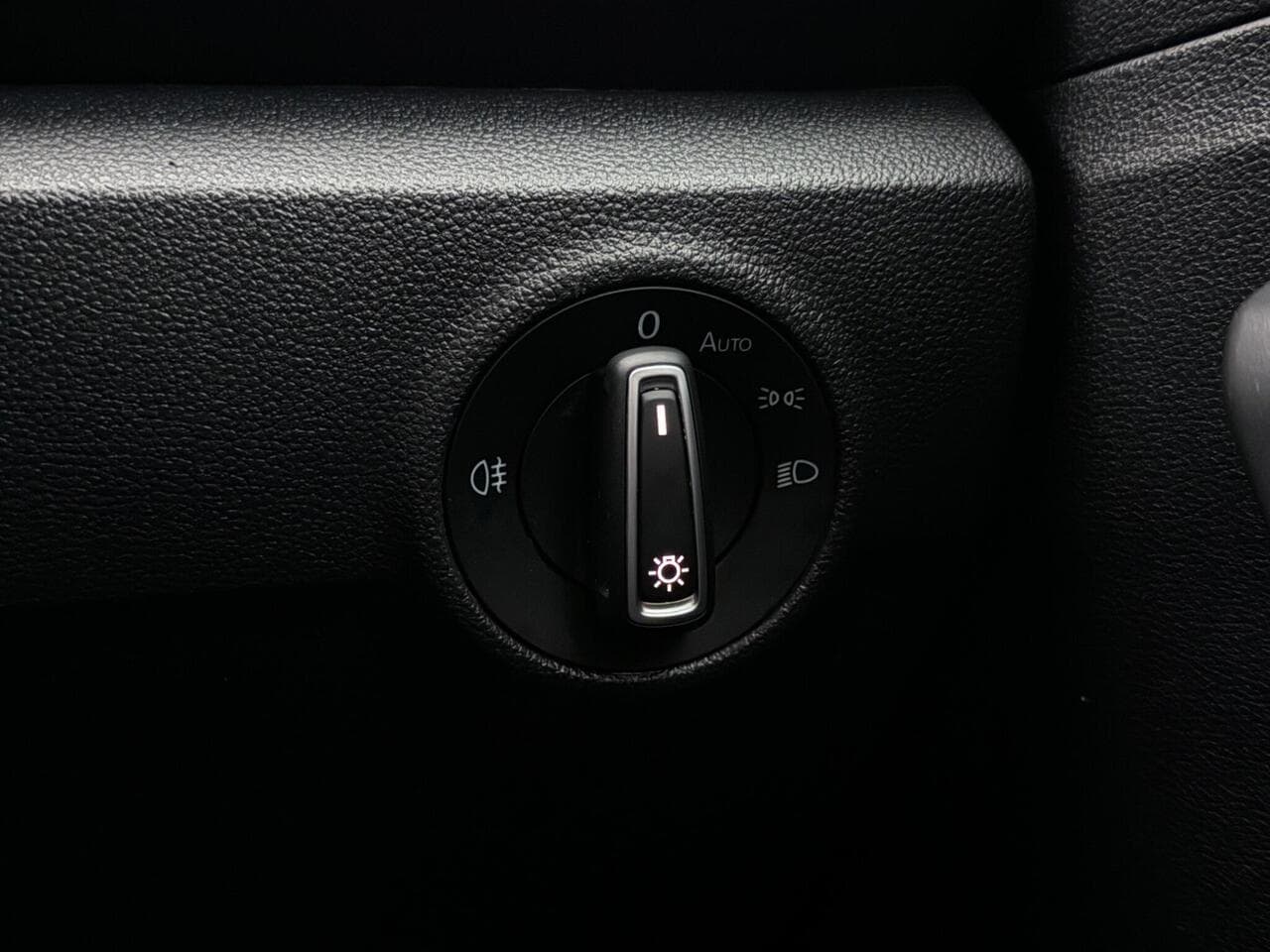 Volkswagen T-Roc thumbnail Misc Controls