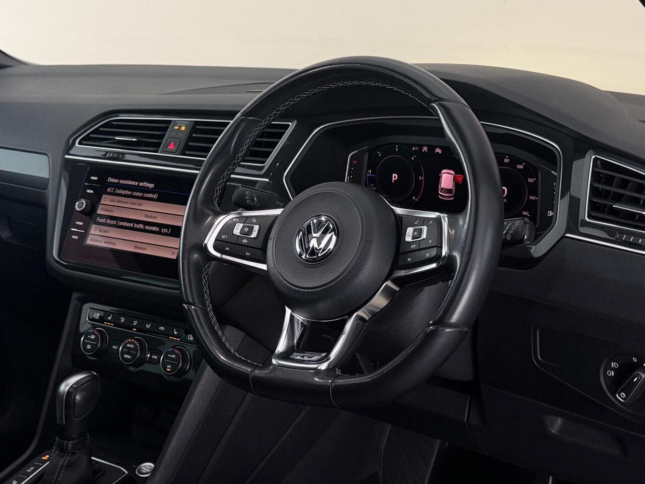 Volkswagen Tiguan thumbnail Steering Wheel