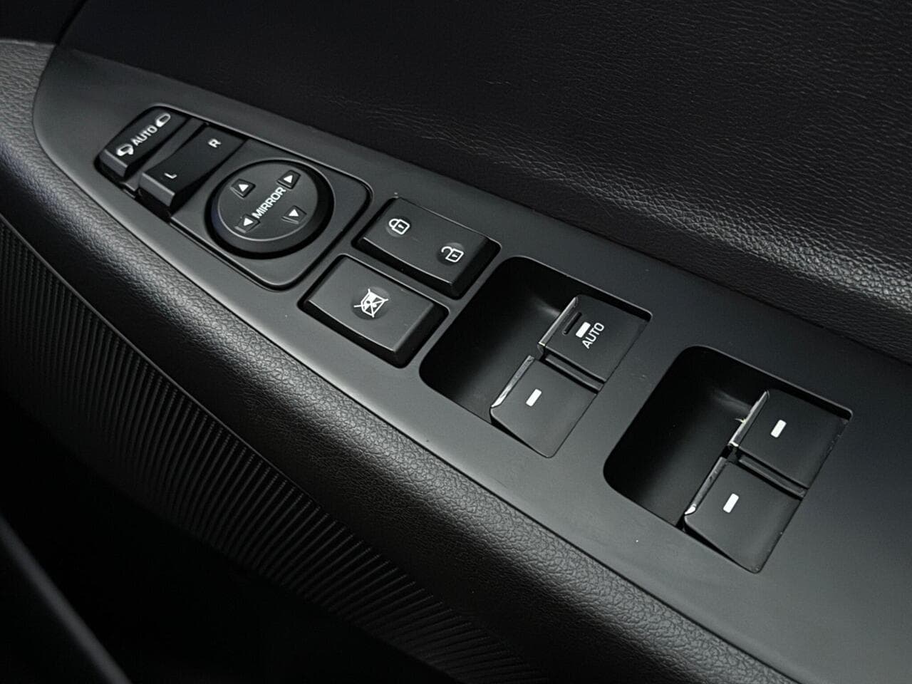 Hyundai TUCSON thumbnail Misc Controls