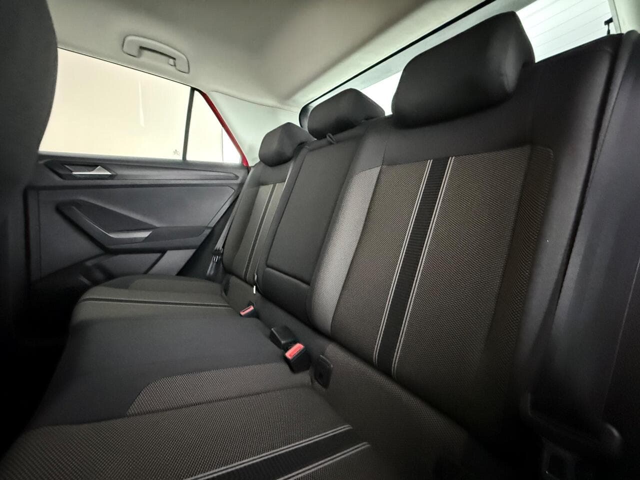 Volkswagen T-Roc thumbnail Seats Rear