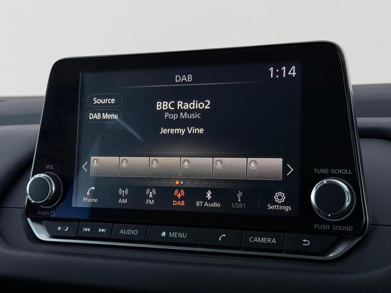 Nissan Qashqai thumbnail Infotainment System