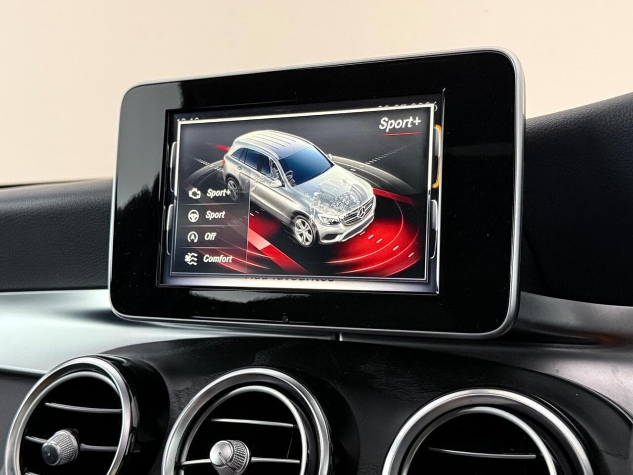 Mercedes-Benz GLC thumbnail Infotainment System