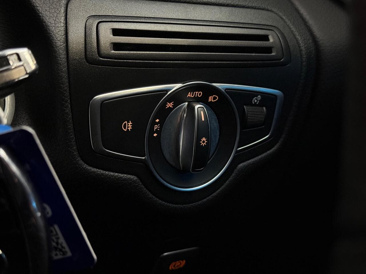 Mercedes-Benz GLC thumbnail Misc Controls