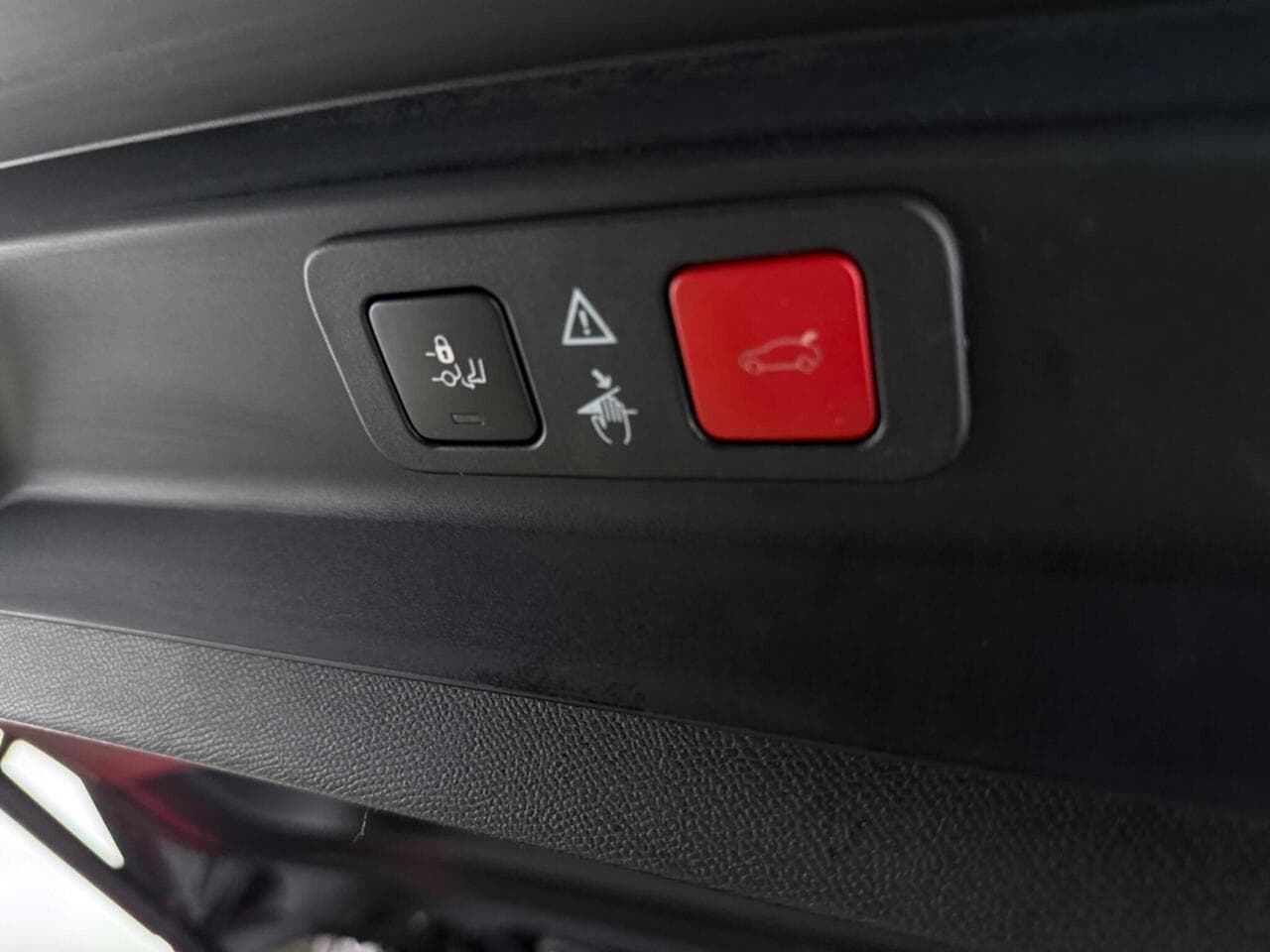 Peugeot 5008 thumbnail Misc Controls