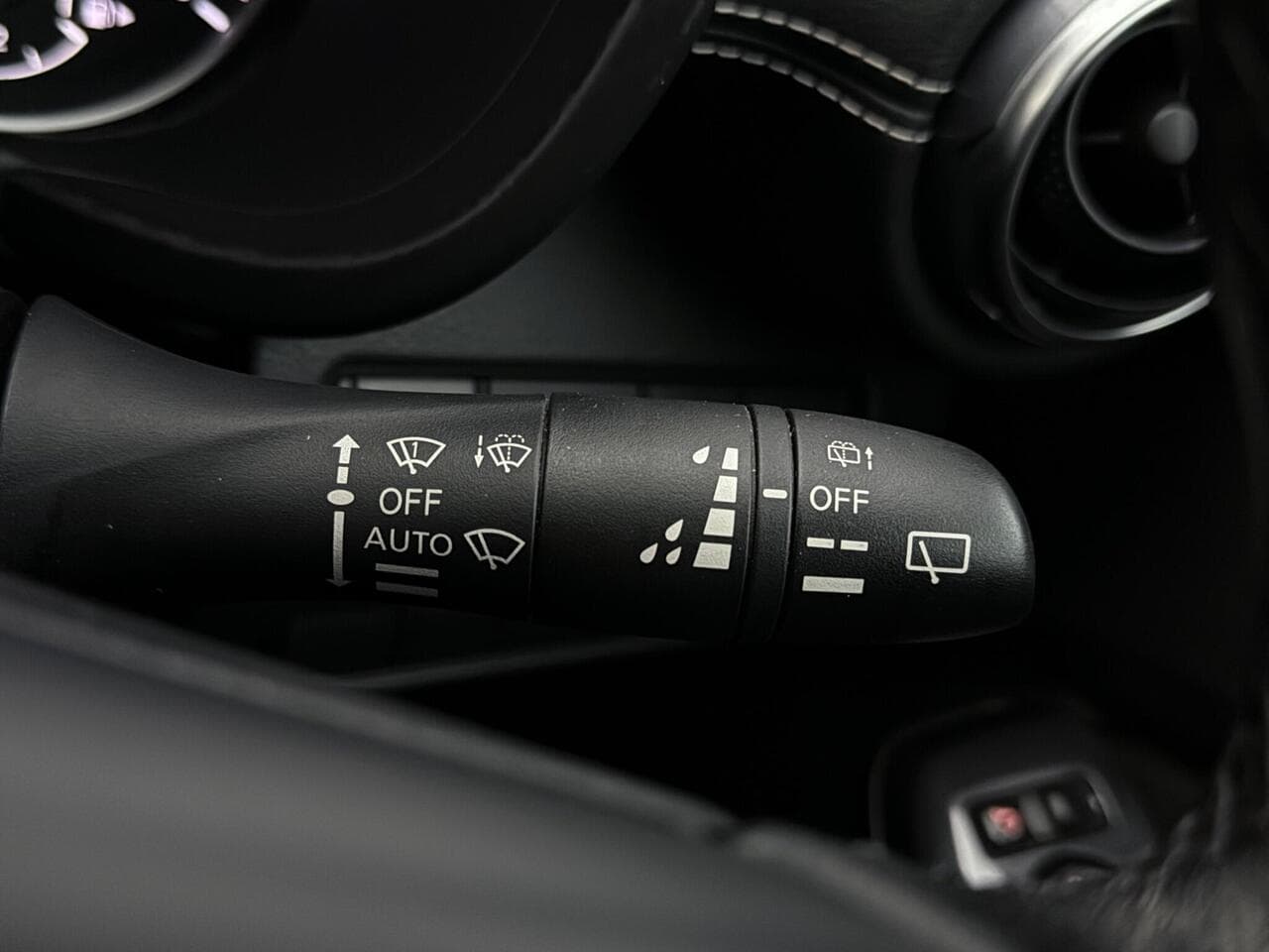 Nissan Juke thumbnail Misc Controls