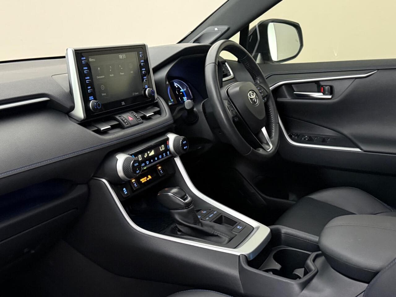 Toyota RAV4 thumbnail Interior Front
