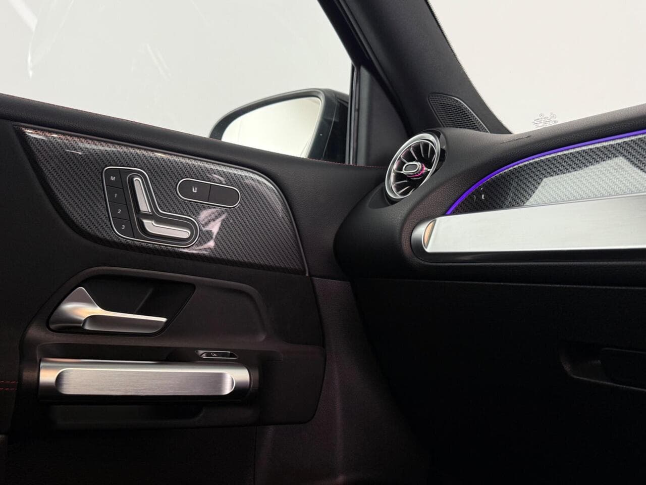 Mercedes-Benz GLB thumbnail Inconclusive