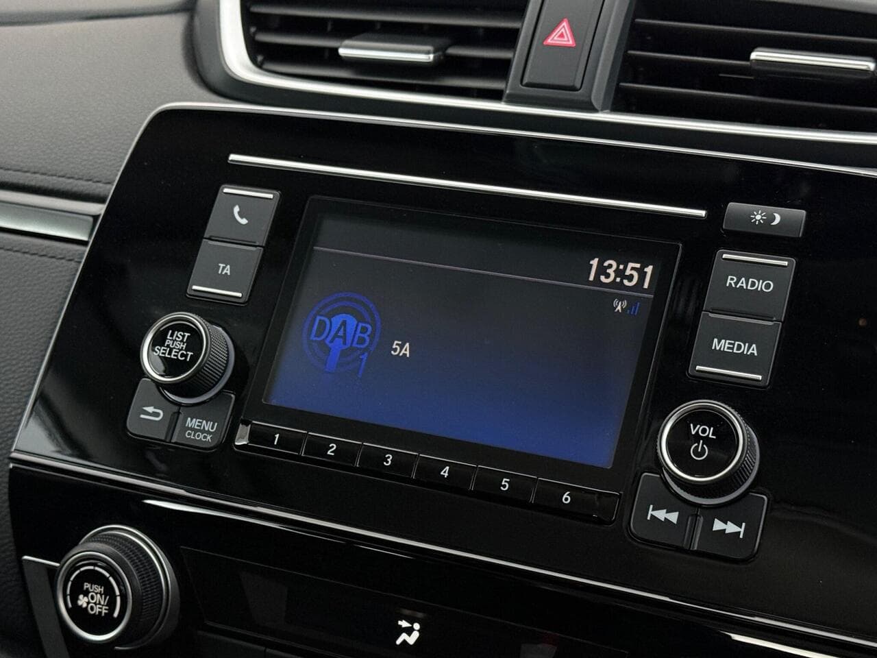 Honda CR-V thumbnail Infotainment System