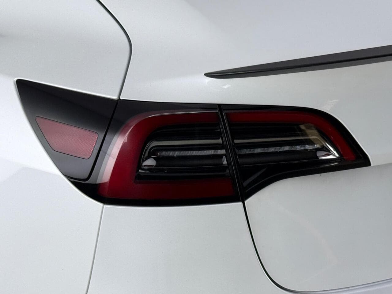 Tesla Model 3 thumbnail Lights Rear