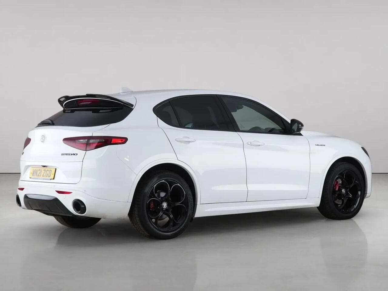 Alfa Romeo Stelvio thumbnail Rear Right