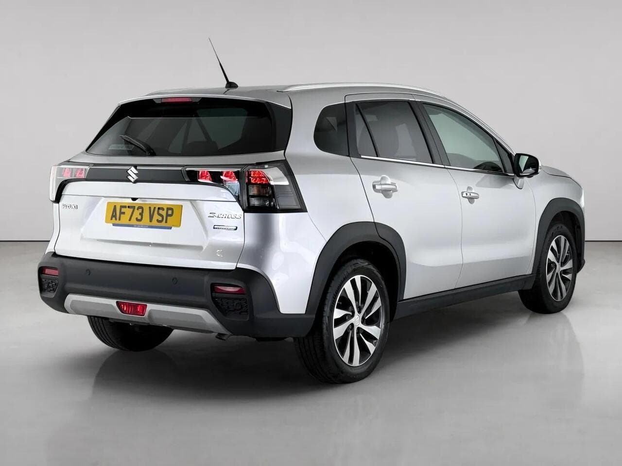 Suzuki S-Cross thumbnail Rear Right