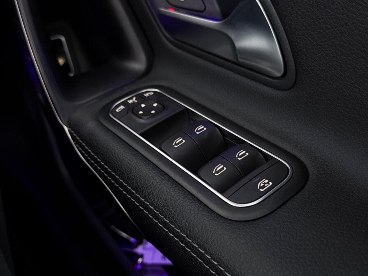 Mercedes-Benz CLA thumbnail Misc Controls
