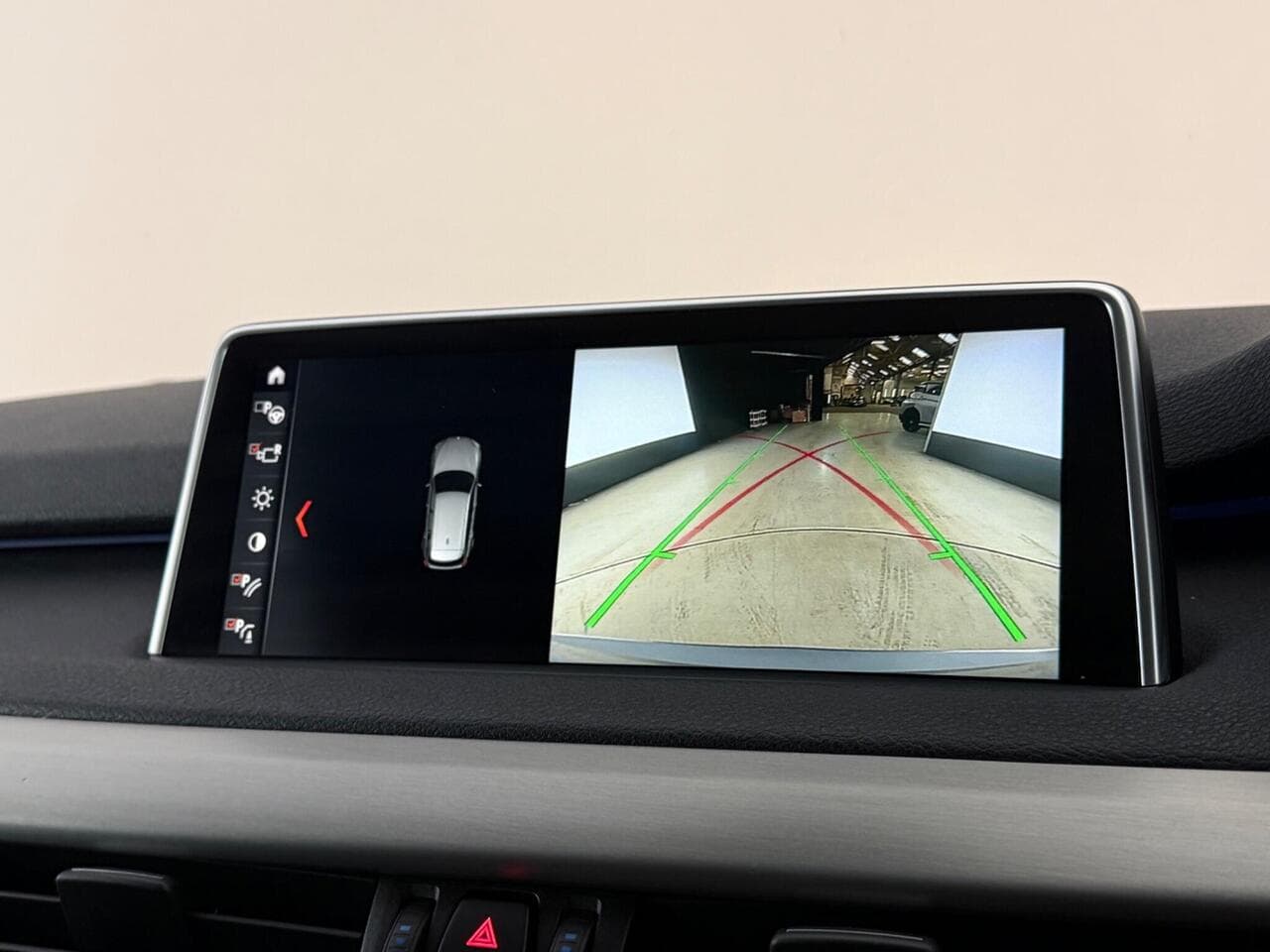 BMW X5 thumbnail Infotainment System