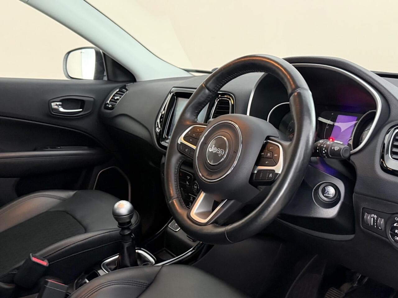 Jeep Compass thumbnail Interior Front