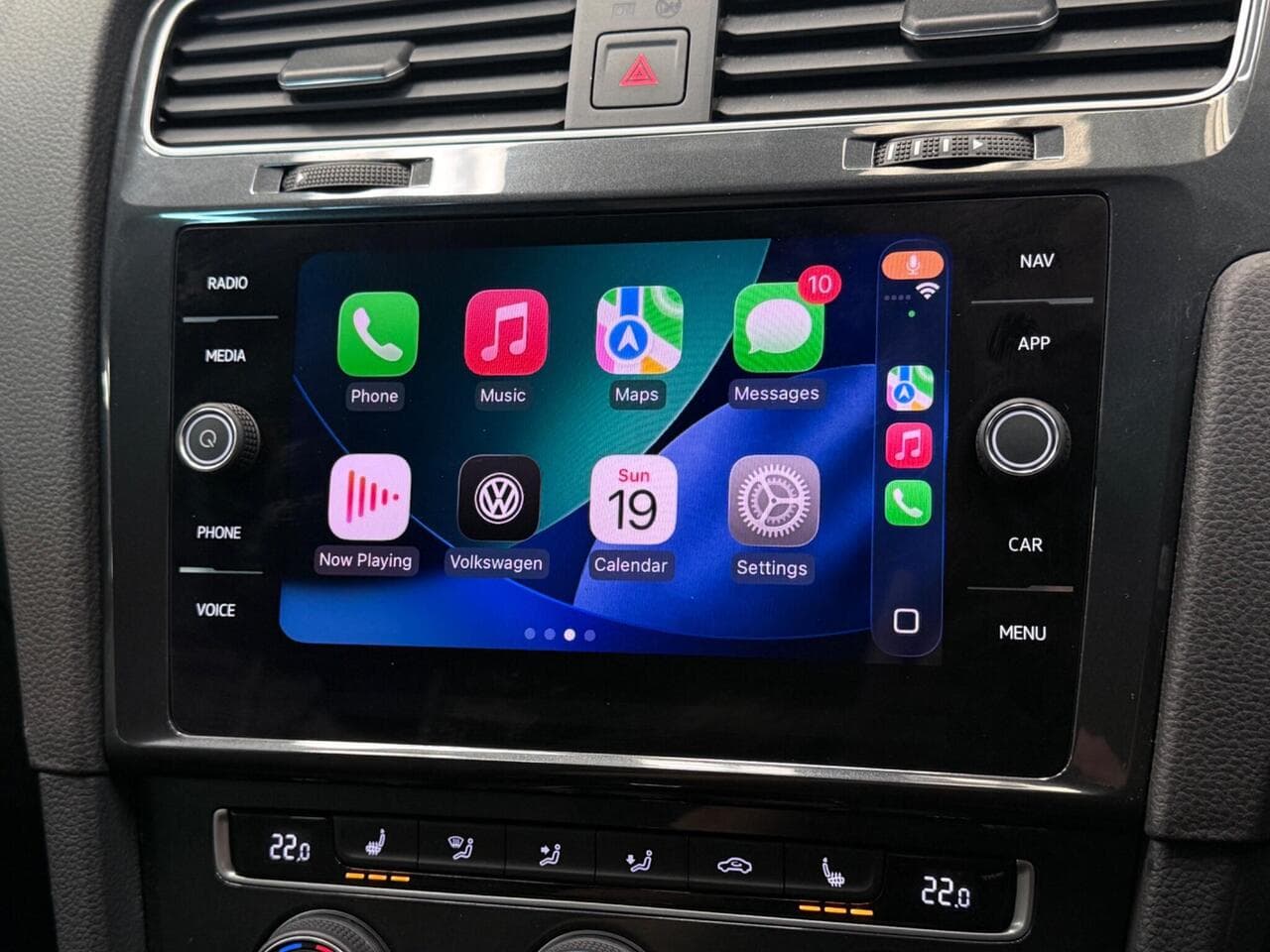 Volkswagen Golf thumbnail Infotainment System