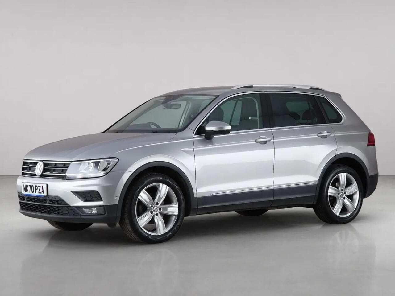 Volkswagen Tiguan thumbnail Front Left