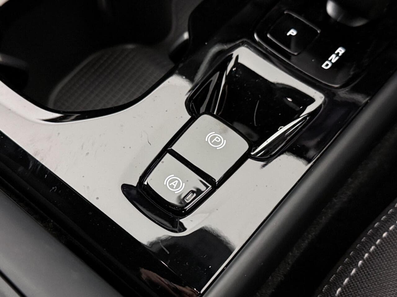 Volvo XC40 thumbnail Misc Controls