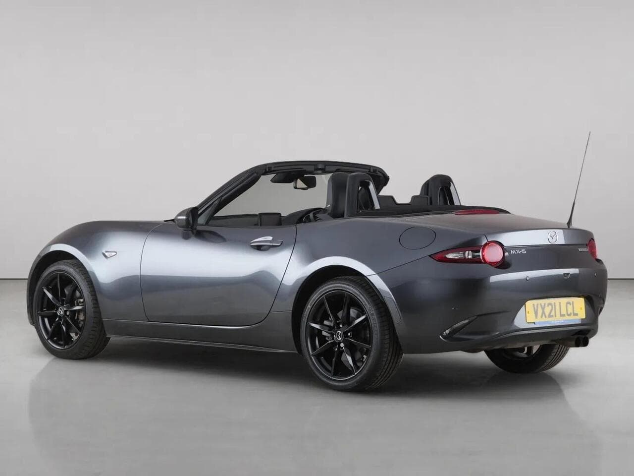 Mazda MX-5 thumbnail Rear Left
