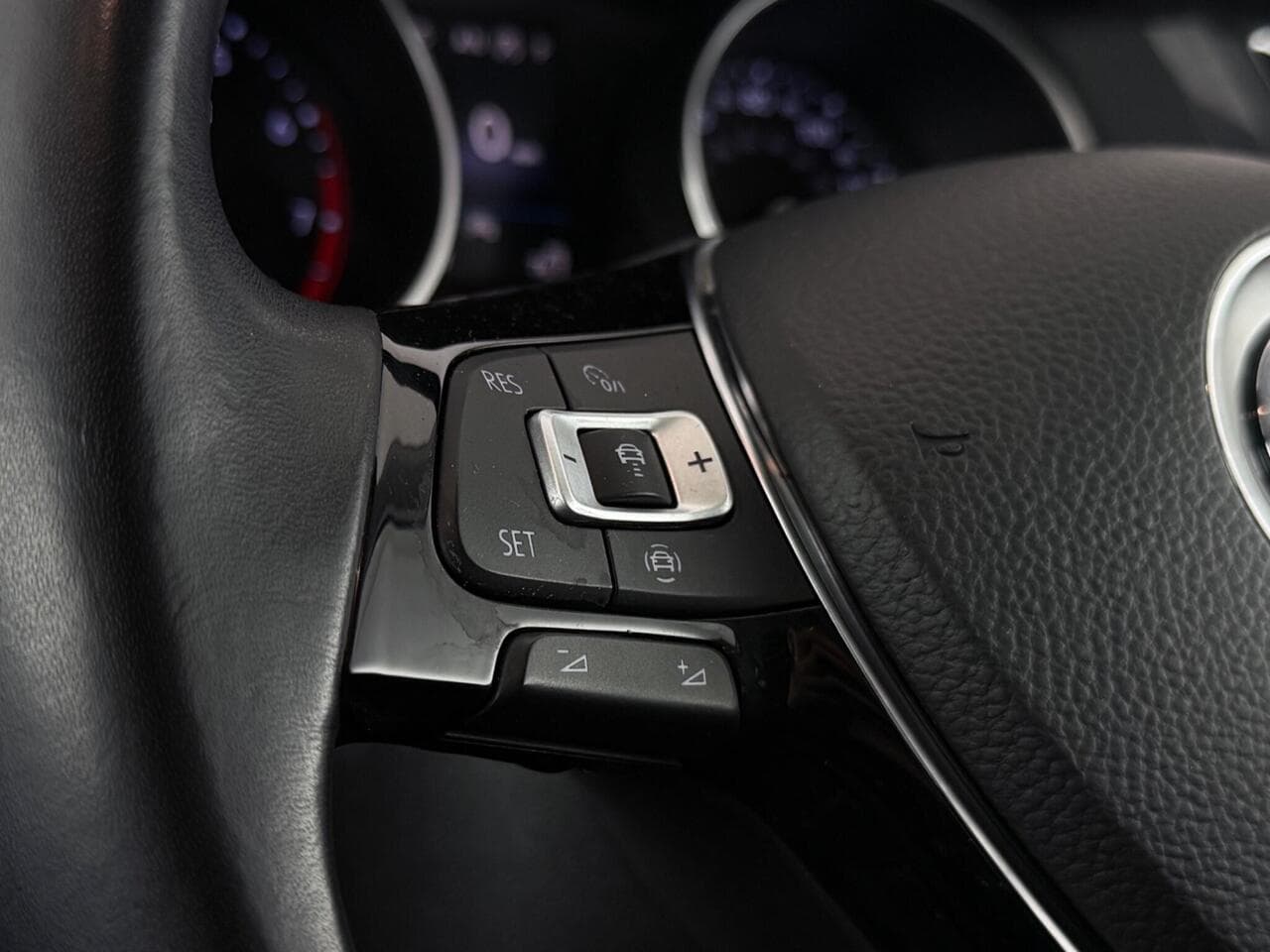 Volkswagen Tiguan thumbnail Misc Controls