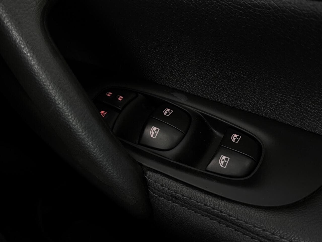 Nissan Qashqai thumbnail Misc Controls