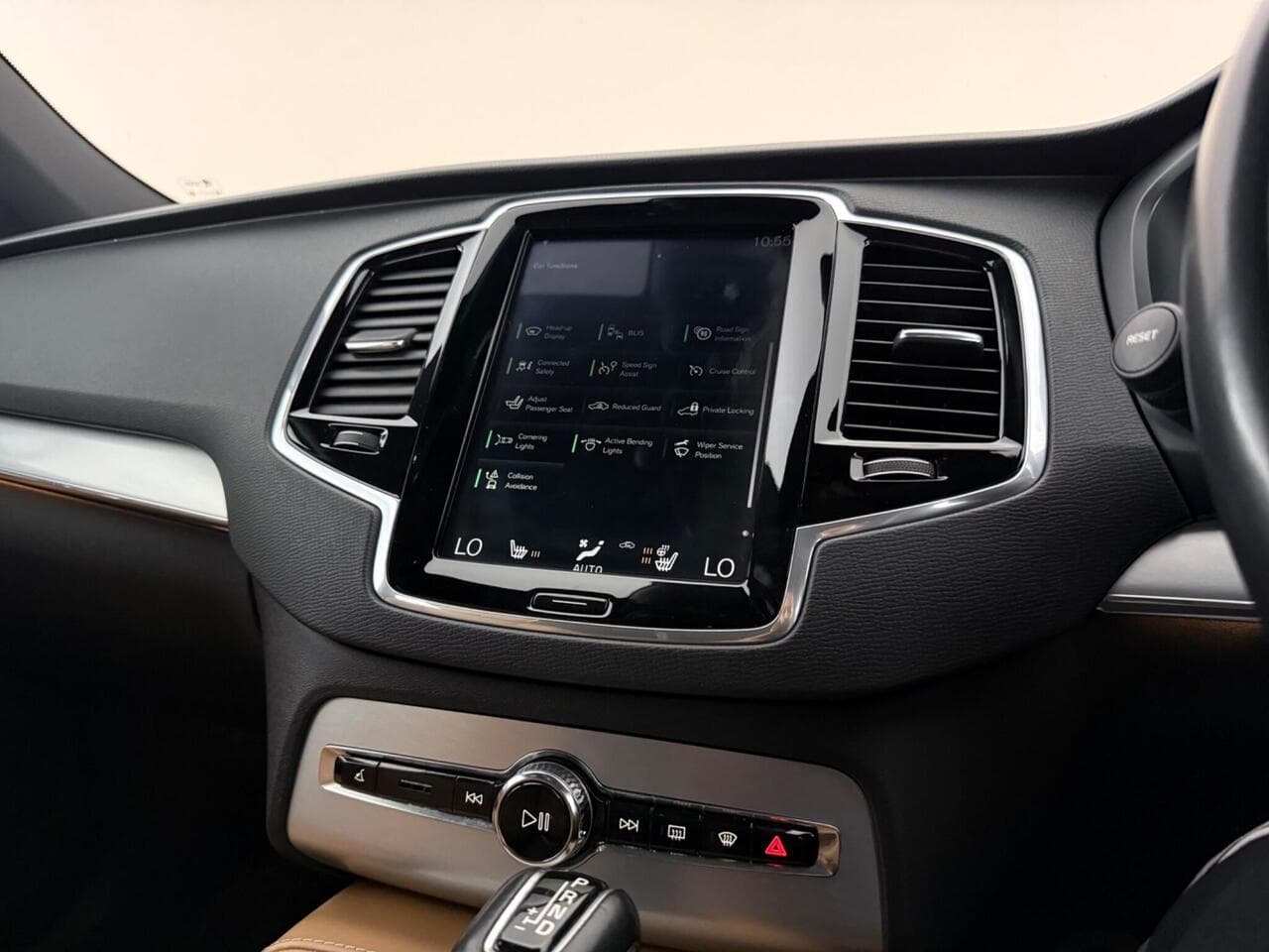 Volvo XC90 thumbnail Infotainment System