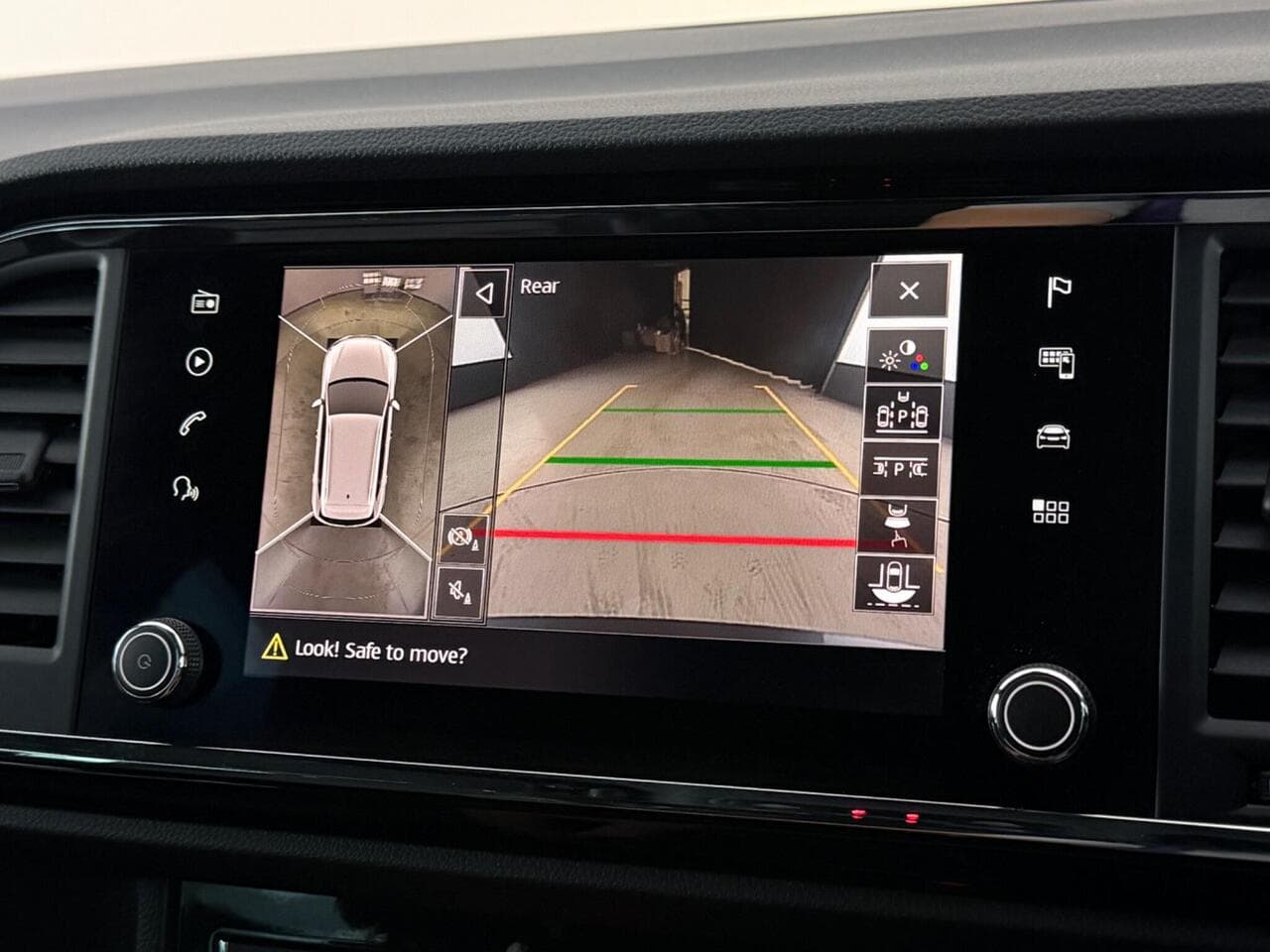 SEAT Ateca thumbnail Infotainment System