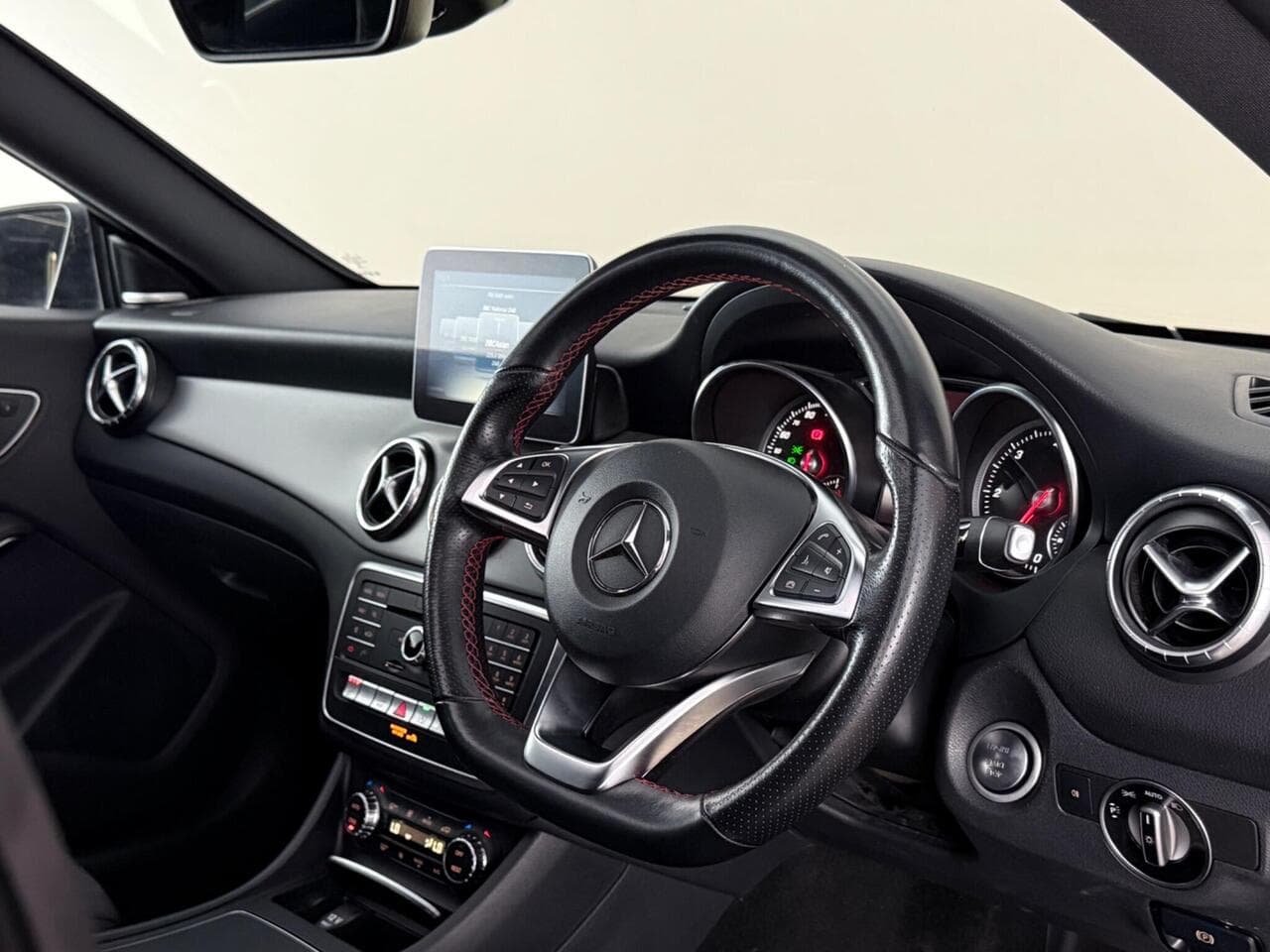 Mercedes-Benz CLA thumbnail Interior Front
