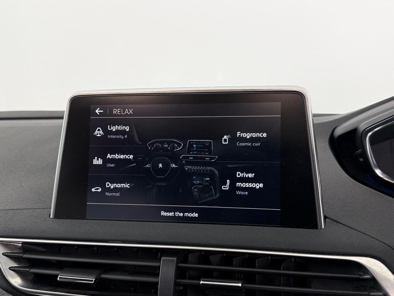 Peugeot 5008 thumbnail Infotainment System