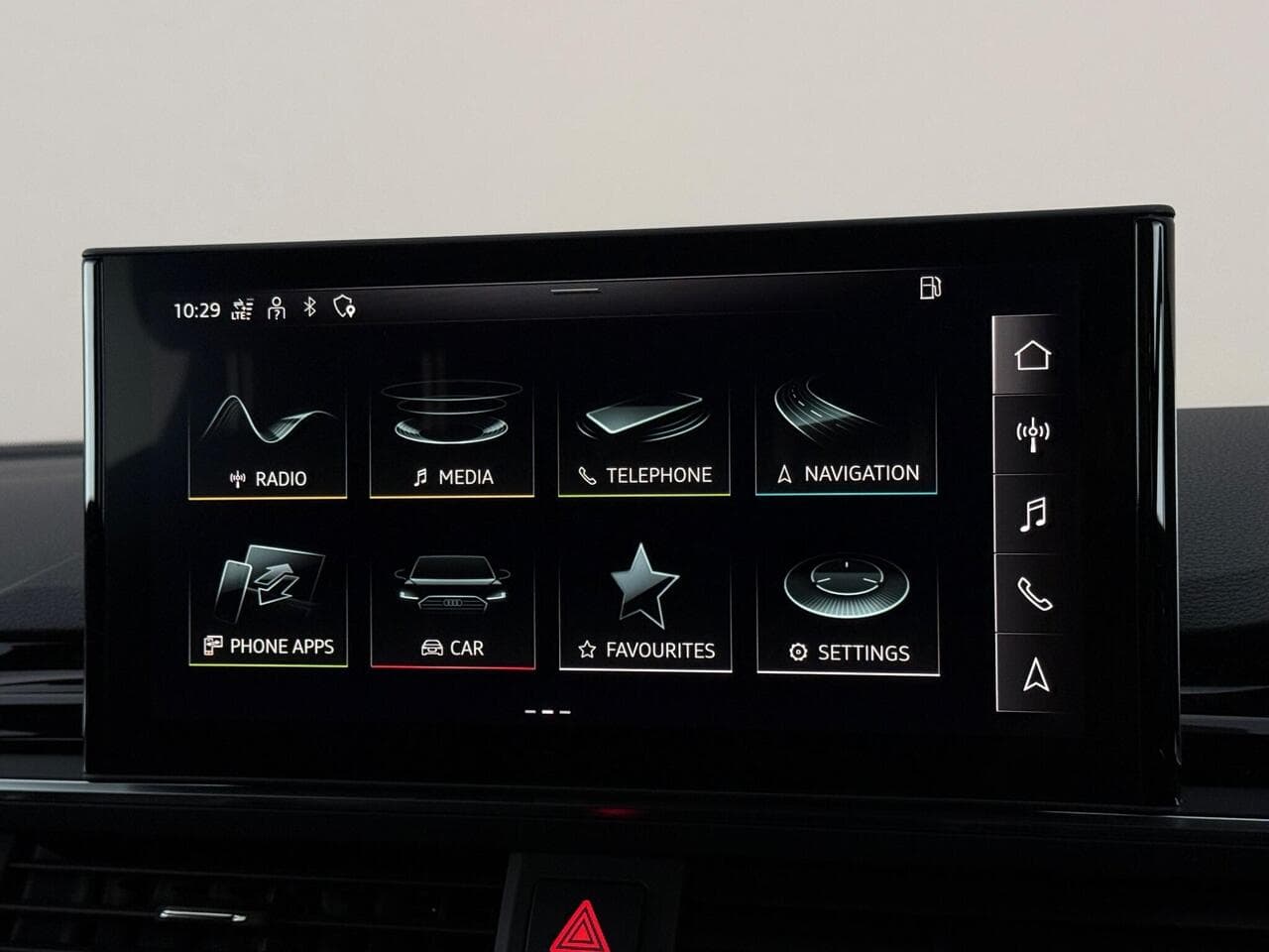 Audi A4 Avant thumbnail Infotainment System