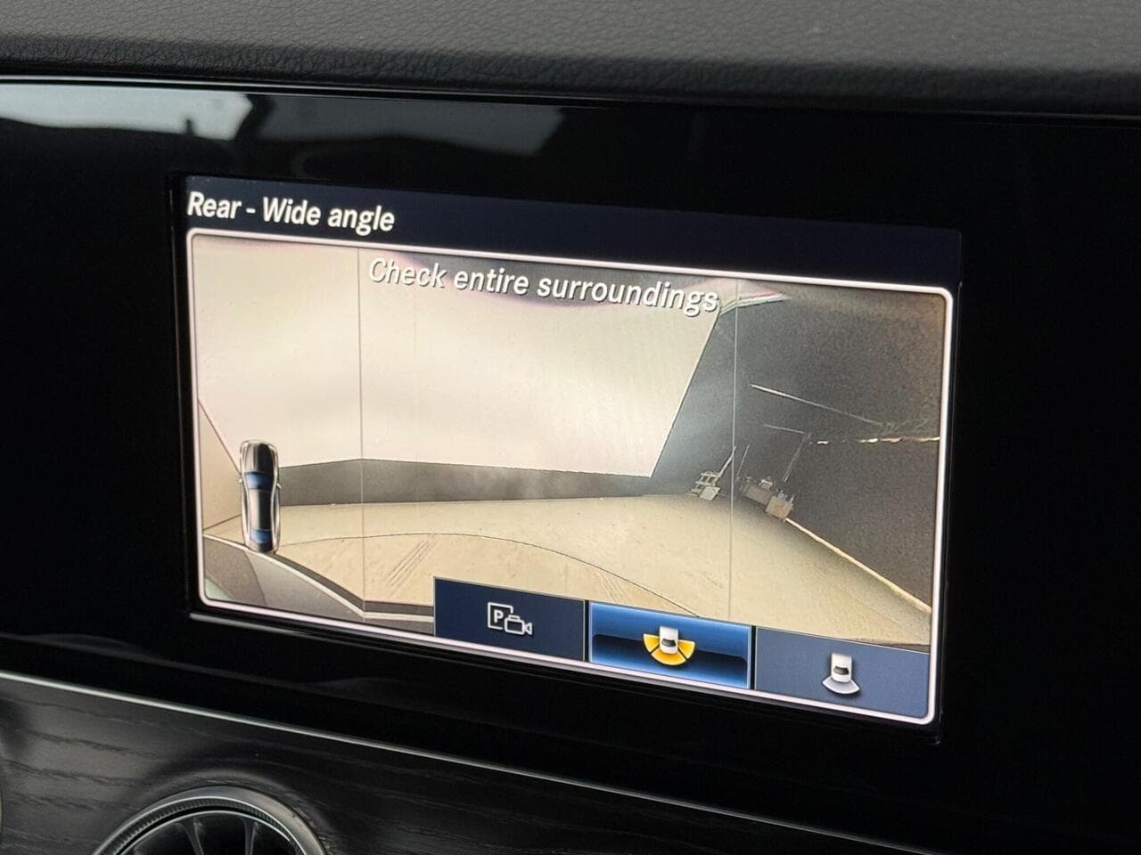Mercedes-Benz E Class thumbnail Infotainment System