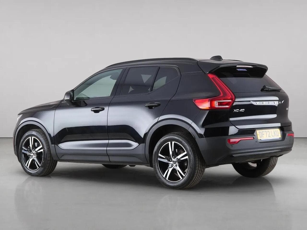 Volvo XC40 thumbnail Rear Left